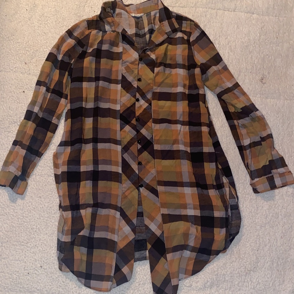Plaid button up m/l worn once has a slit on sides